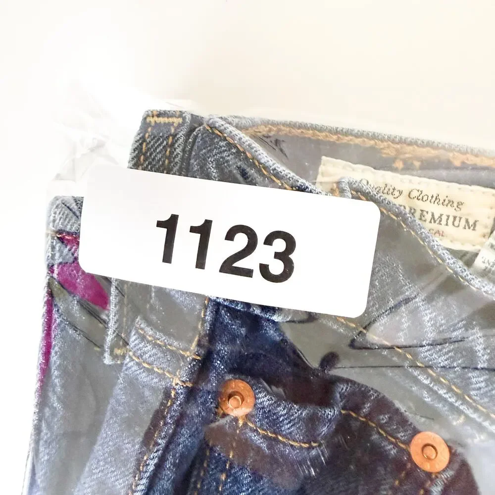 Levis excellent preowned